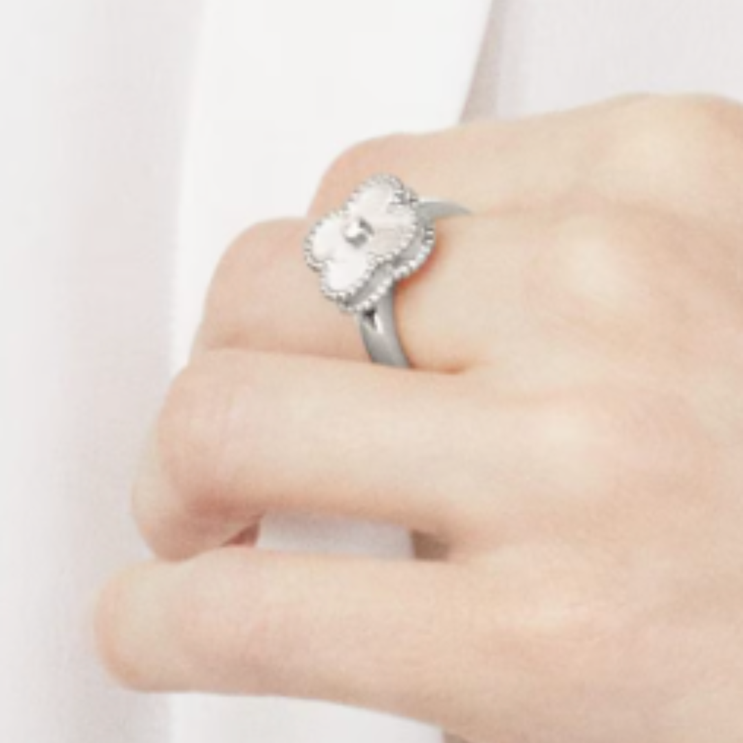 Amber Ring - White / Silver