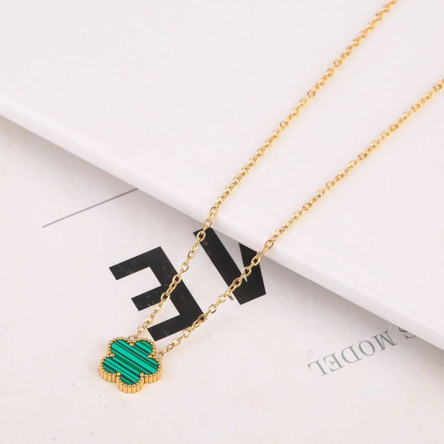 FOUR-LEAF CLOVER | GREEN NECKLACE